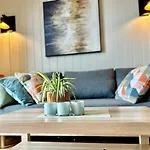 Top-floor Riverside Penthouse-parking - 1 Min Sentralstation *