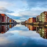 Top-floor Riverside Penthouse-parking - 1 Min Sentralstation