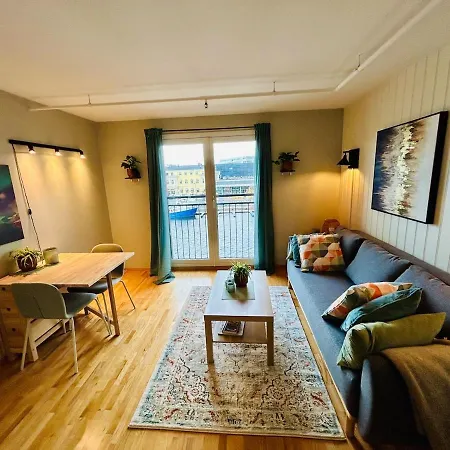 Riverside Family-friendly Mini Penthouse