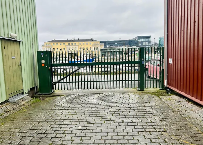 Top-Floor Riverside Penthouse-Parking - 1 Min Sentralstation *