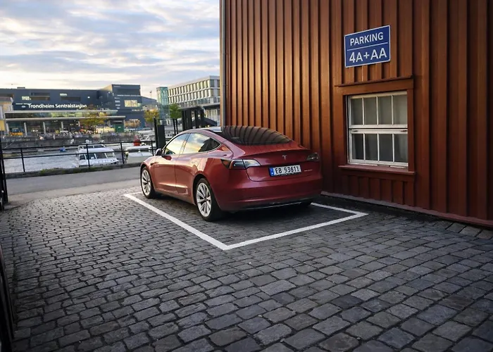 Top-Floor Riverside Penthouse-Parking - 1 Min Sentralstation * 特隆赫姆