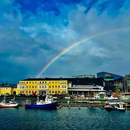 Top-floor Riverside Penthouse-parking - 1 Min Sentralstation Trondheim