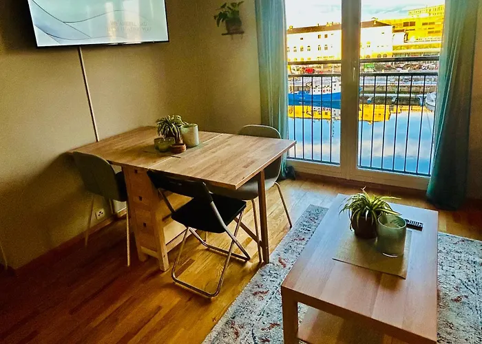 Top-Floor Riverside Penthouse-Parking - 1 Min Sentralstation