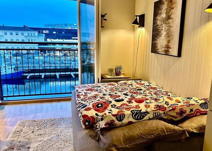 Top-Floor Riverside Penthouse-Parking - 1 Min Sentralstation