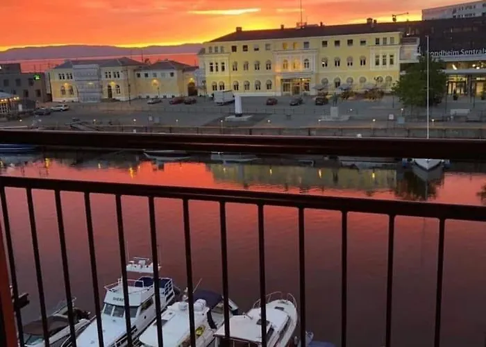 Top-Floor Riverside Penthouse-Parking - 1 Min Sentralstation Appartement Trondheim